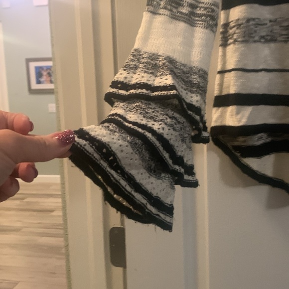 Giani Bini EUC sweater in size small - Picture 3 of 6